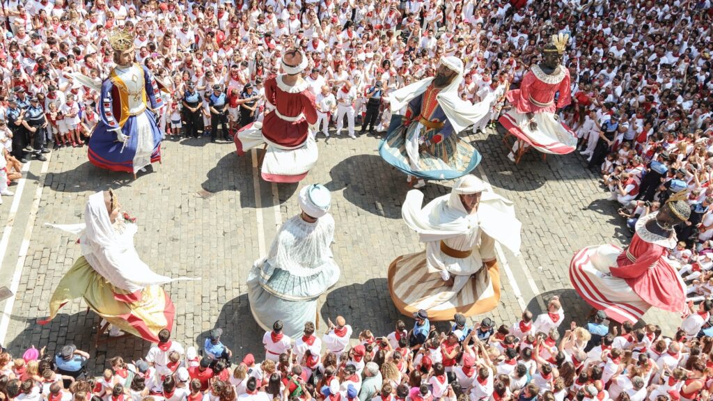 Final dance at the city hall in San Fermin - Culture and Society